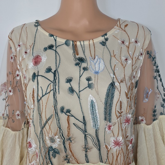 Umgee Floral Embroidered Mini Dress Bell Sleeve Beige Boho Womens Size XL - Picture 4 of 12